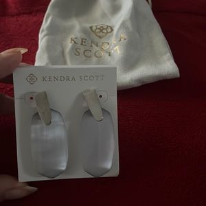 Kendra Scott Aragon earrings in rhodium with slate cats eye